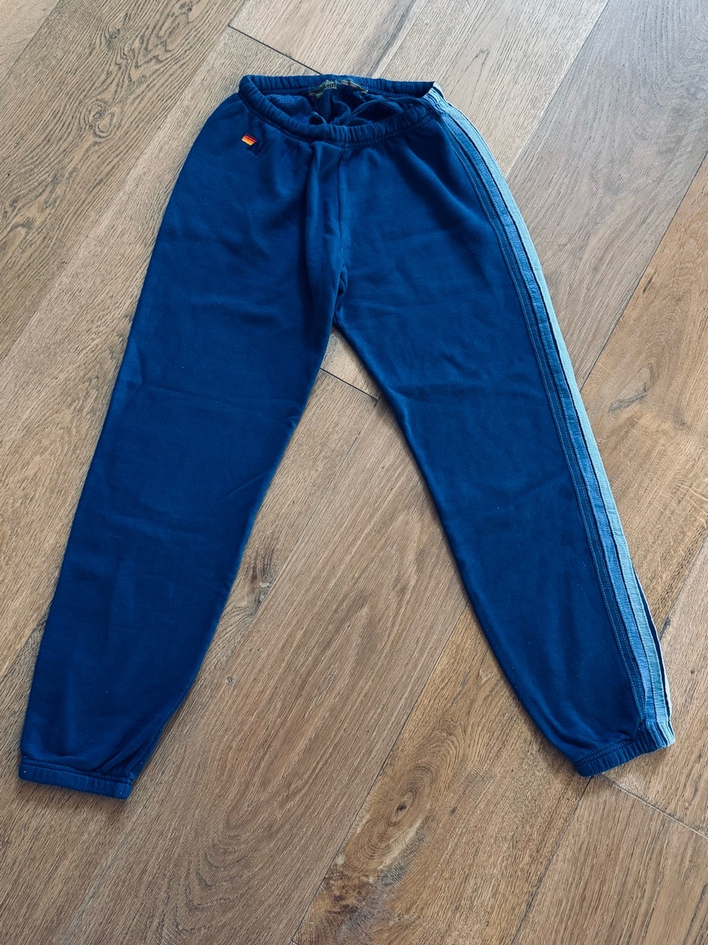 Aviator Nation- RARE 💙🩵🤍🩶 MEDIUM. PERFECT.
